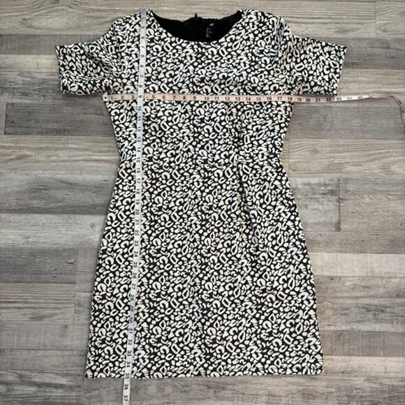 H&M Black White Animal Print Short Sleeve Dress Size 14 Knee Length M19 - Picture 5 of 6